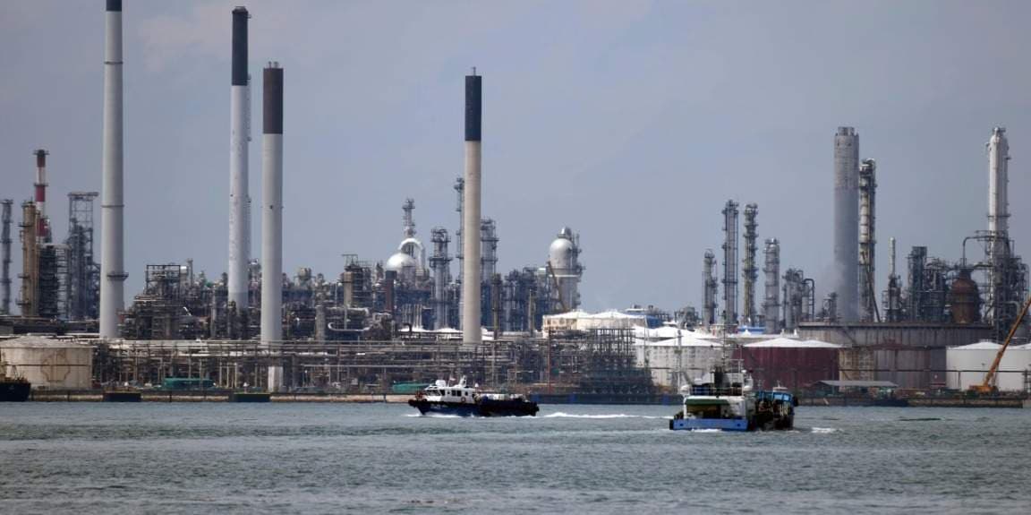 Oil Prices Drop 5% After US Announces Iran Talks
