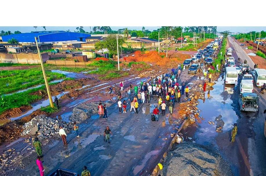 FG Assesses Flooded Benin-Sagamu Expressway